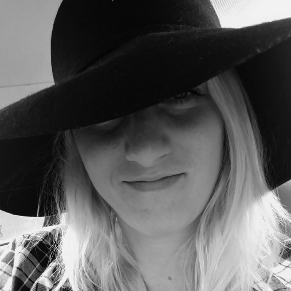 Meet your Posher, Jessica - Picture 2 of 8